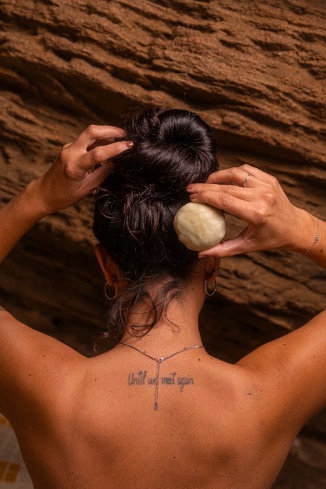 Cabello graso y AOVE: guía de equilibrio natural